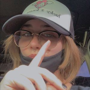 Meet your Posher, Milena